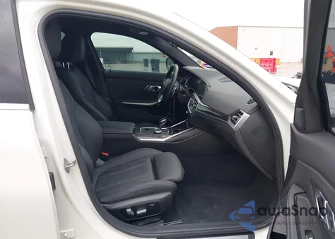 2021 BMW 330I z USA, uszkodzony, nr VIN 3MW5R1J06M8B90668